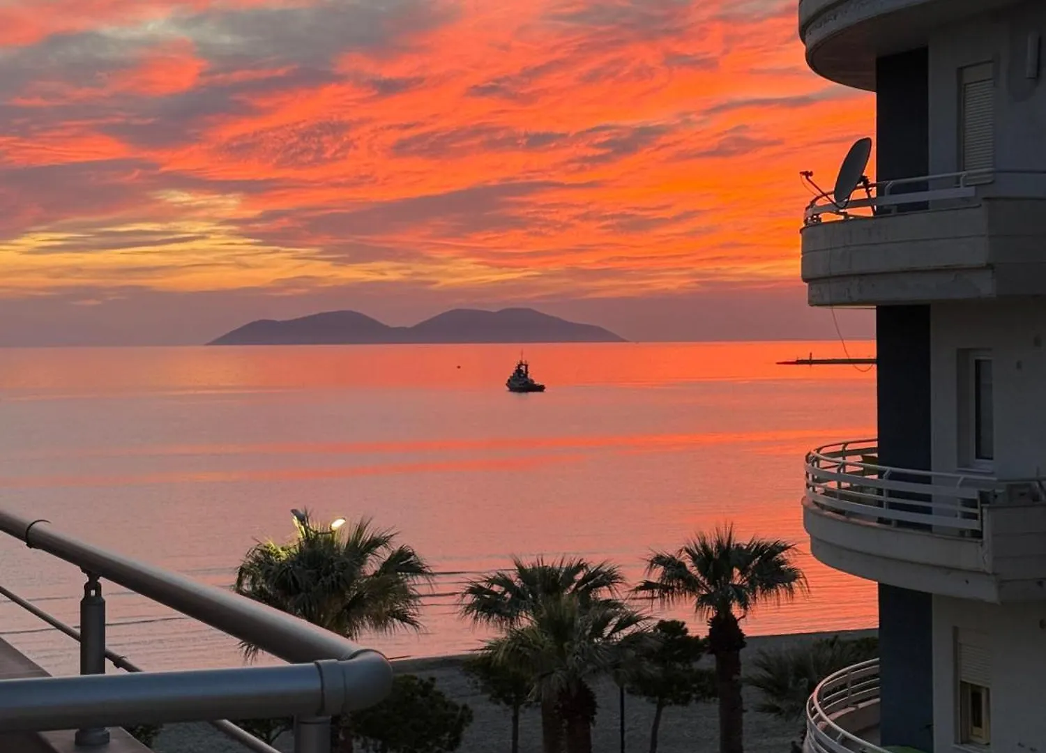 Sunset Glow Vlorë Albânia